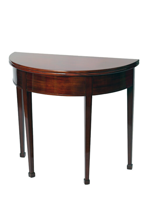 Demi-lune gaming table